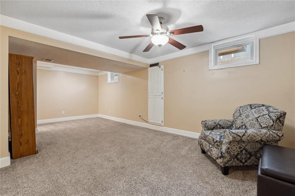 1015 E Oakview Street — photo 33