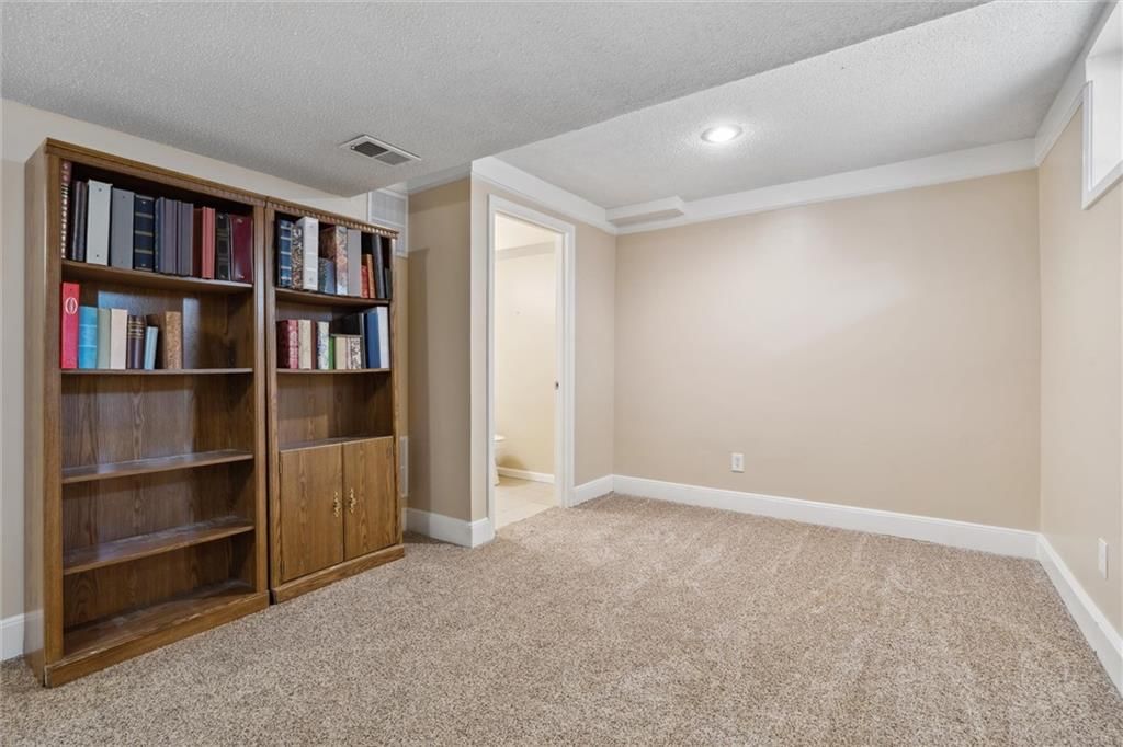 1015 E Oakview Street — photo 34