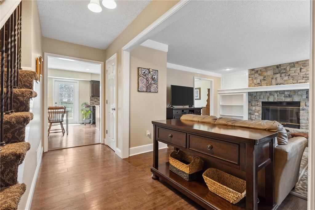 1015 E Oakview Street — photo 5