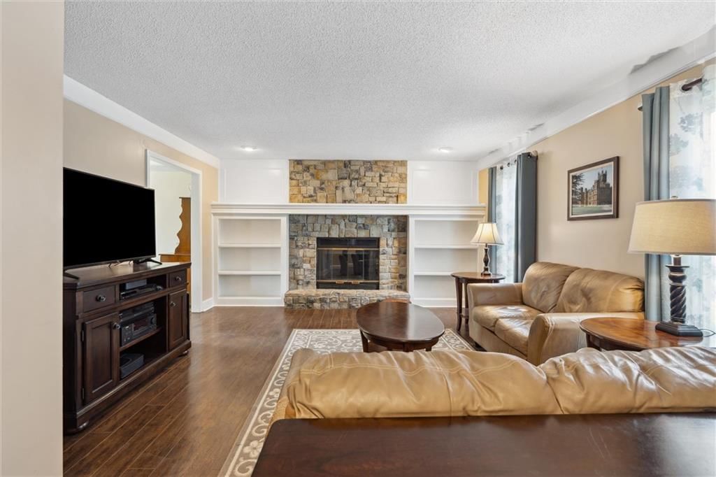 1015 E Oakview Street — photo 7