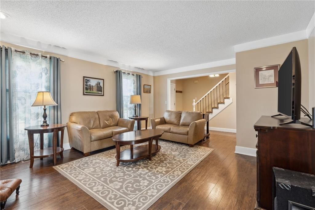 1015 E Oakview Street — photo 9