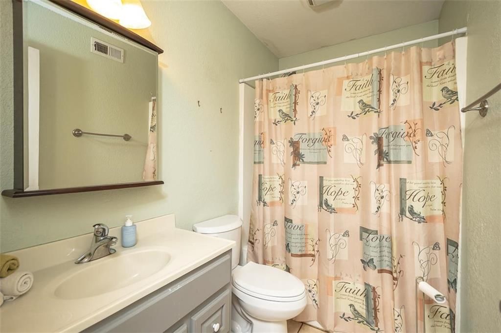 910 N King Street — photo 29