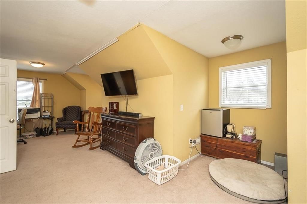 910 N King Street — photo 34