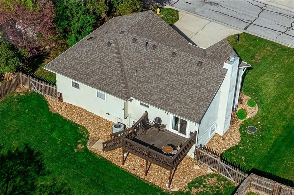 1708 NE Stonewood Drive — photo 36