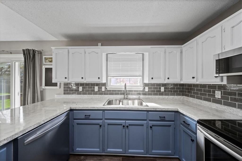 1708 NE Stonewood Drive — photo 10