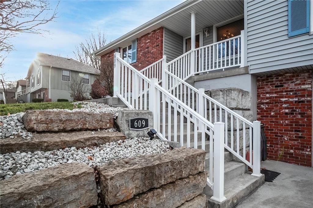 609 W Walnut Street — photo 4