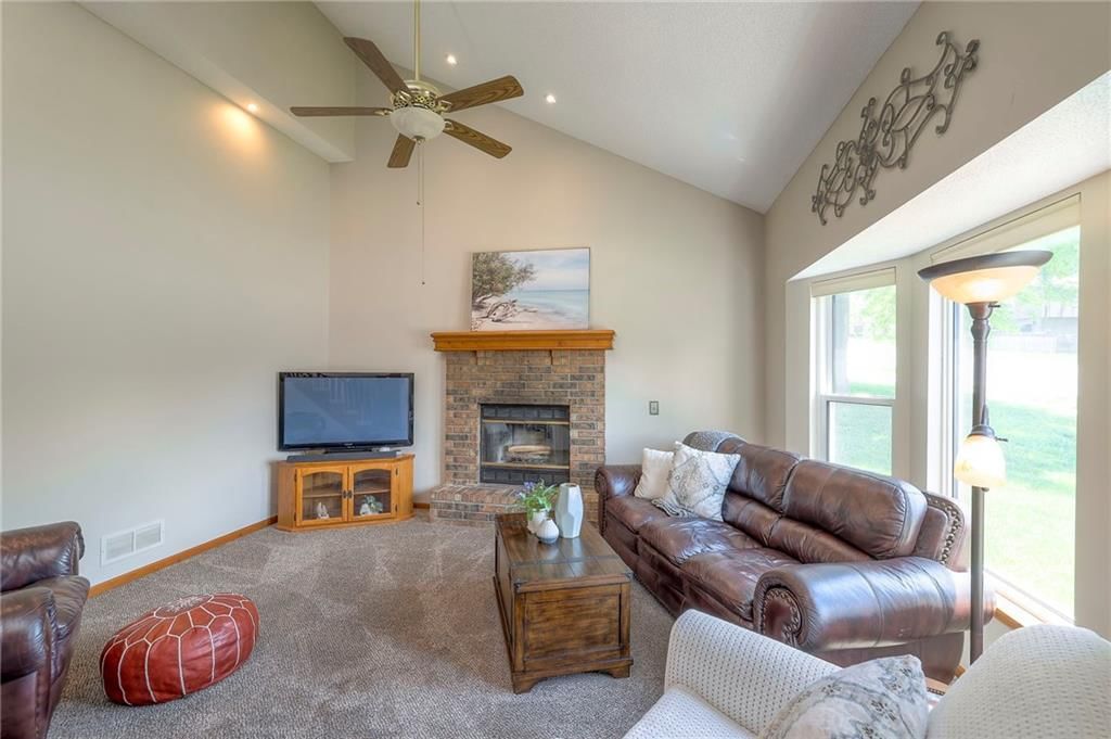 308 W Sierra Drive — photo 5