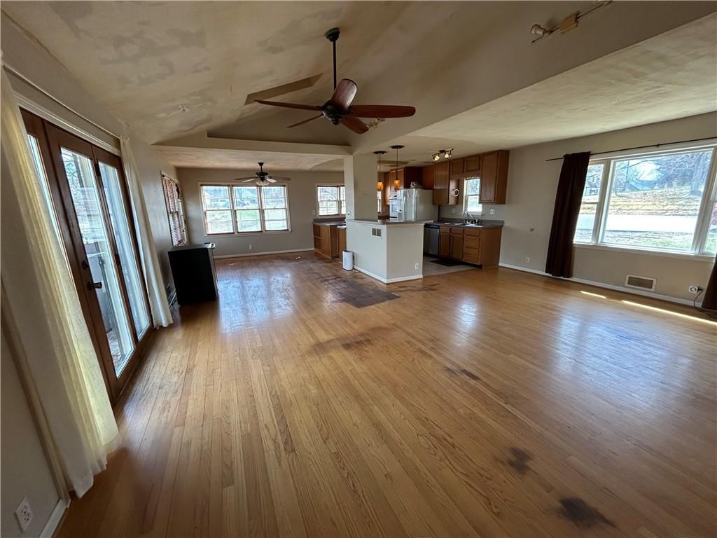 3637 N Grand Avenue — photo 8