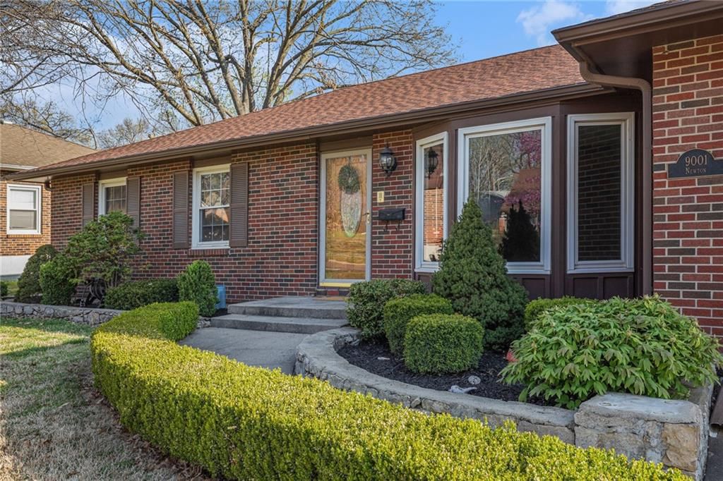 9001 Newton Street — photo 3
