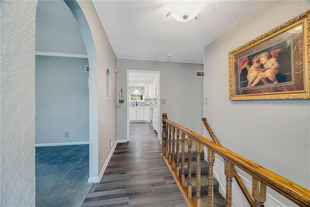 421 NW Meadowview Drive — photo 4