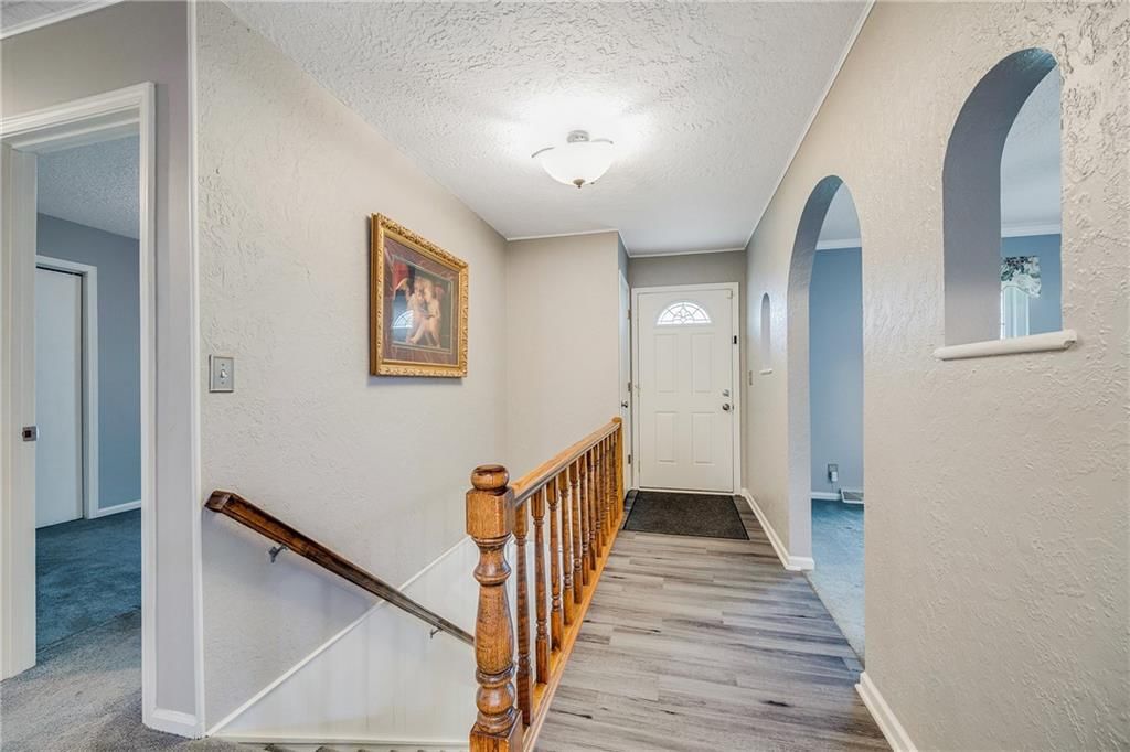 421 NW Meadowview Drive — photo 5
