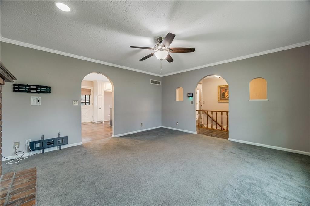 421 NW Meadowview Drive — photo 8