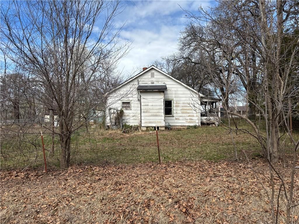 102 N Summer Street — photo 4