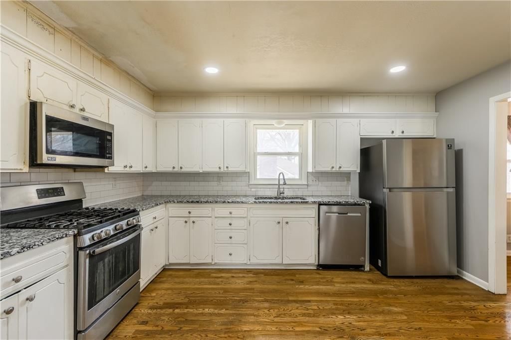 2400 N 72nd Terrace — photo 9