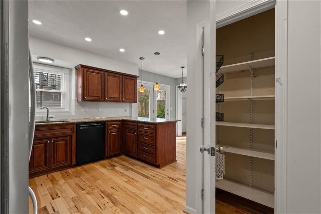 1105 E Pineview Street — photo 8
