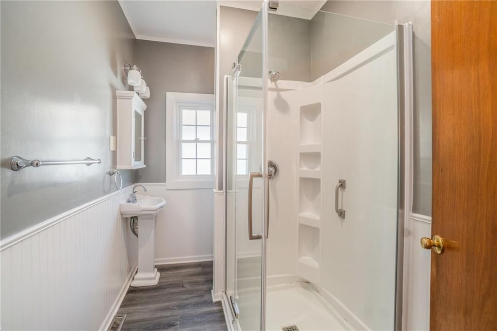 301 W Hyde Park Avenue — photo 13