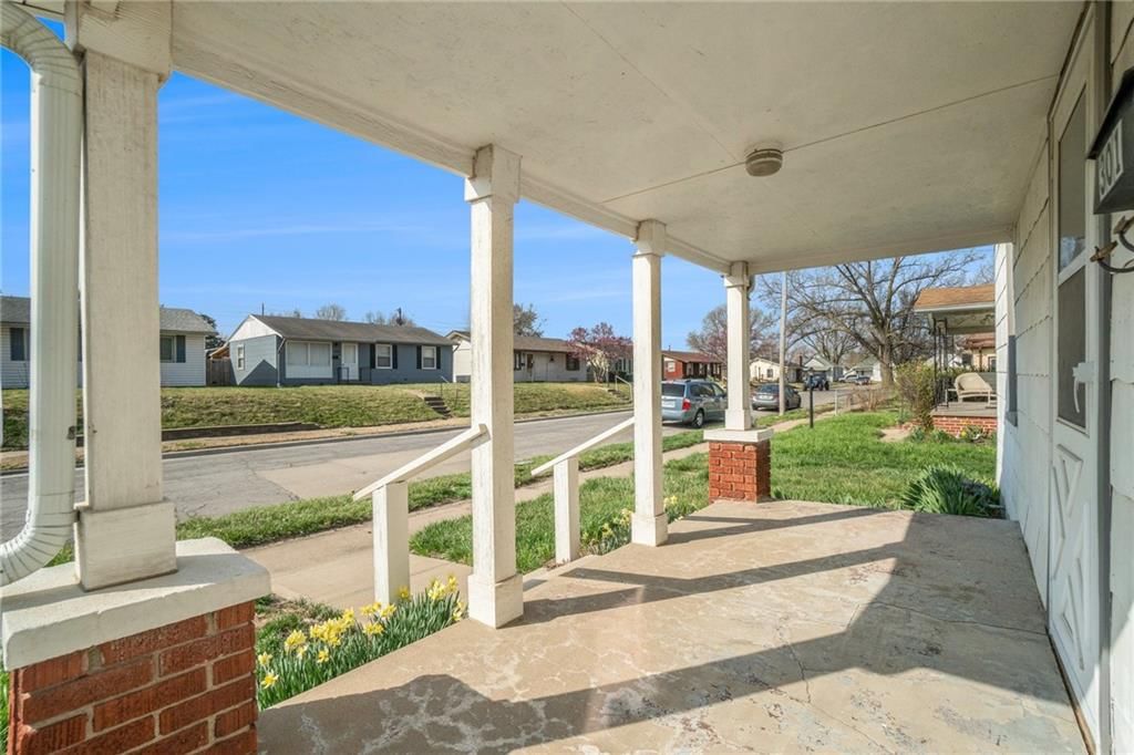 301 W Hyde Park Avenue — photo 4