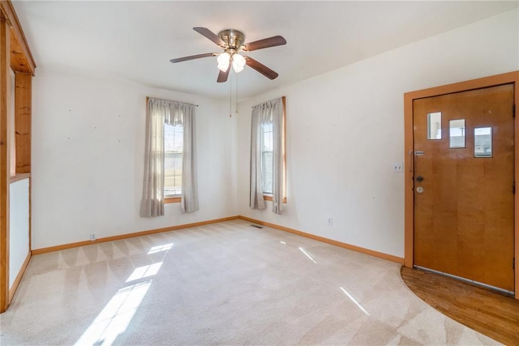 301 W Hyde Park Avenue — photo 5