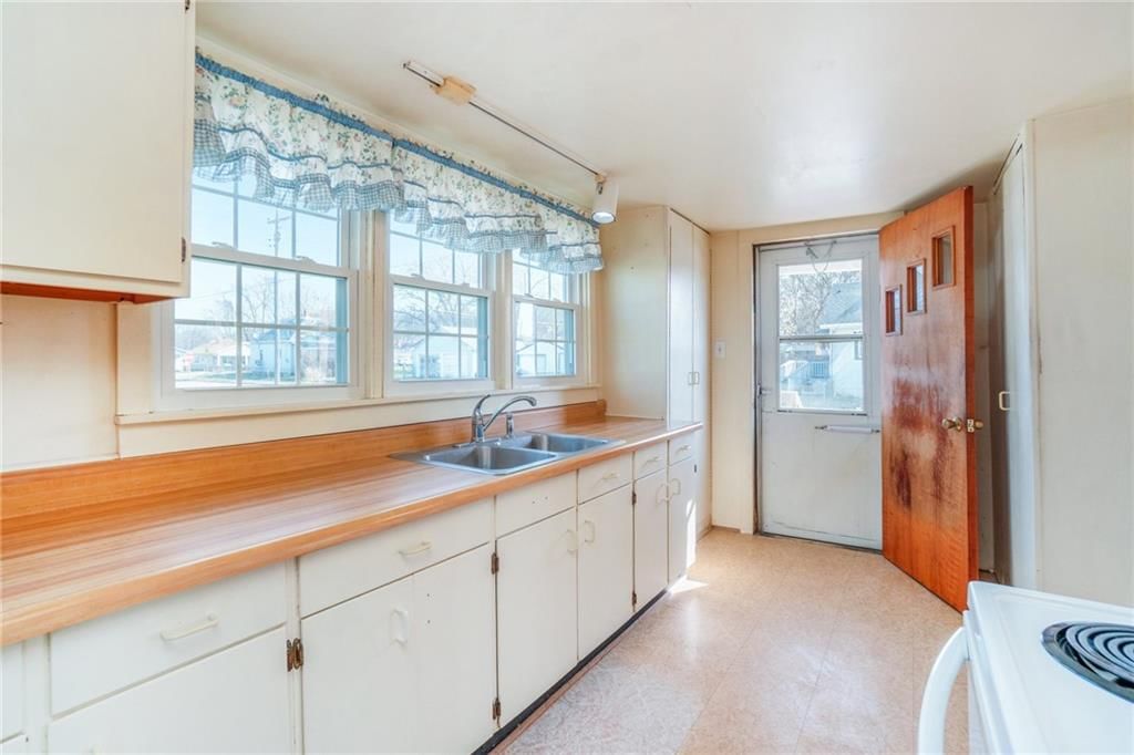 301 W Hyde Park Avenue — photo 9