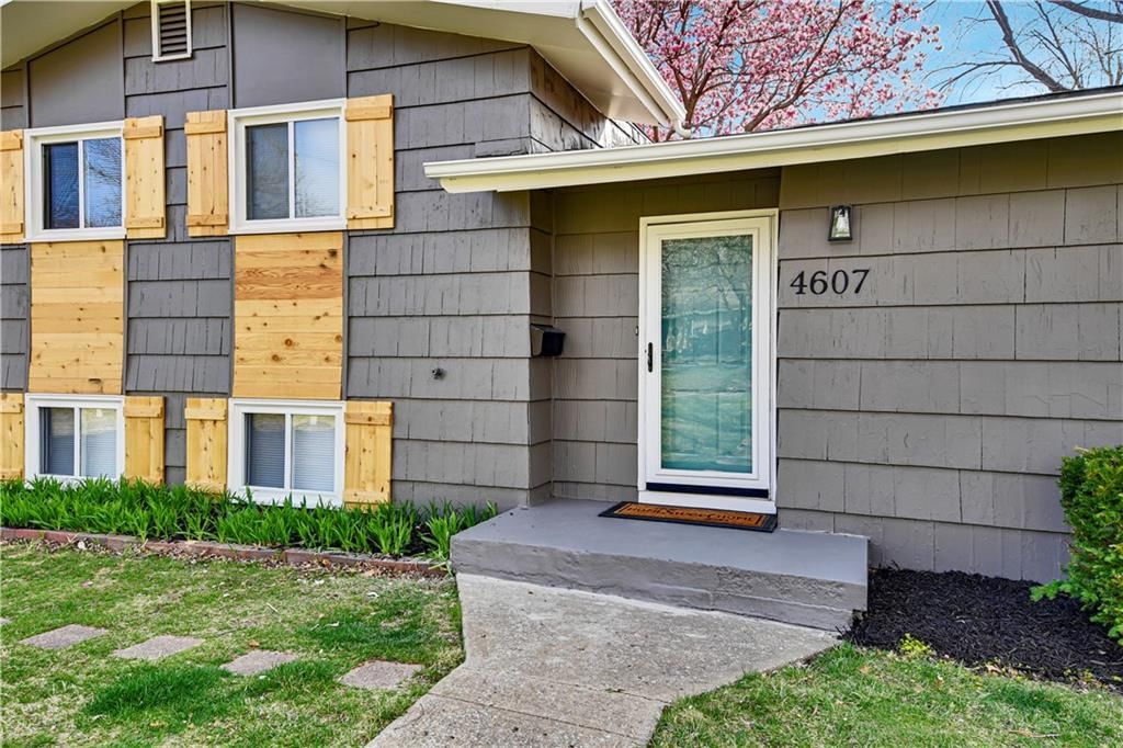 4607 S Crysler Avenue — photo 4