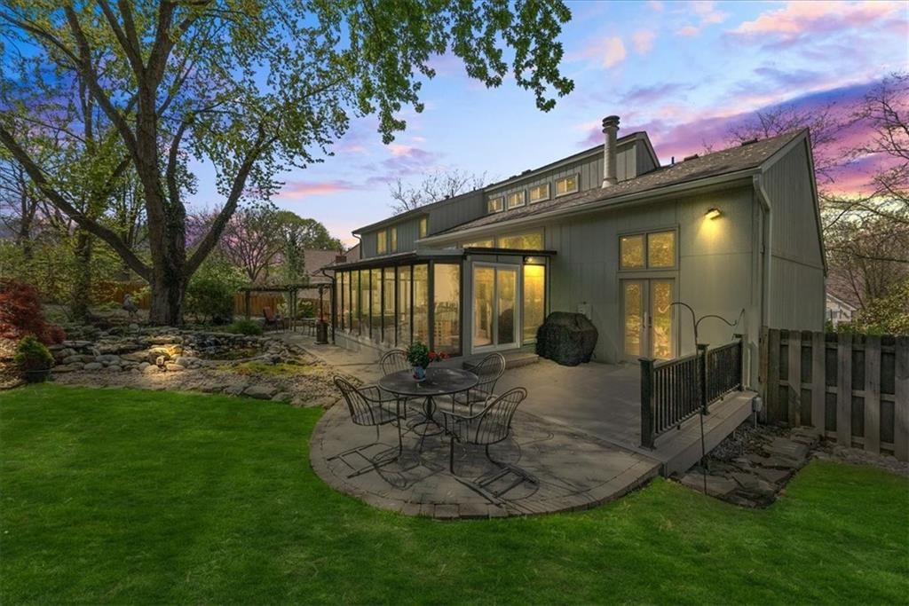 8015 W 113th Street — photo 35