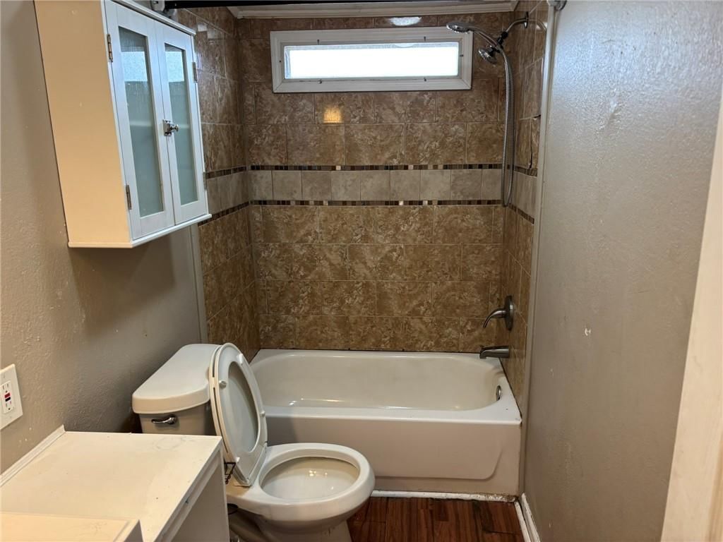 608 E 9th Street — photo 11