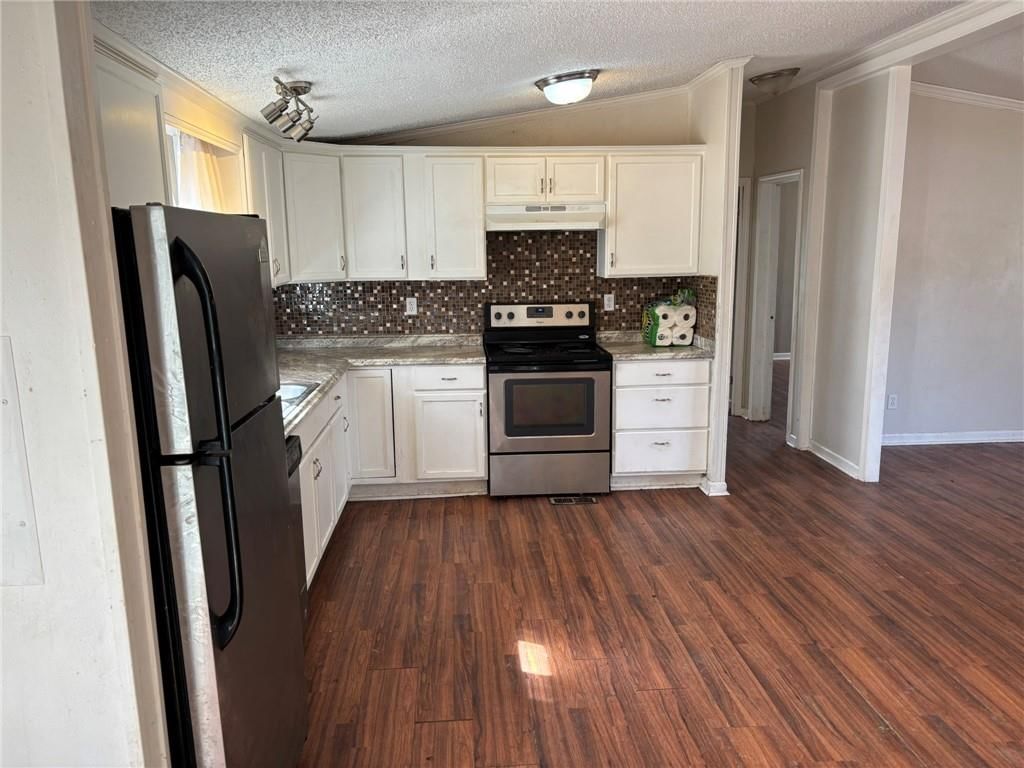 608 E 9th Street — photo 3