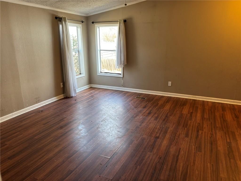 608 E 9th Street — photo 7