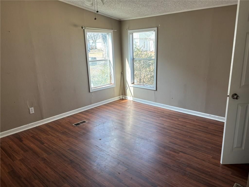 608 E 9th Street — photo 9