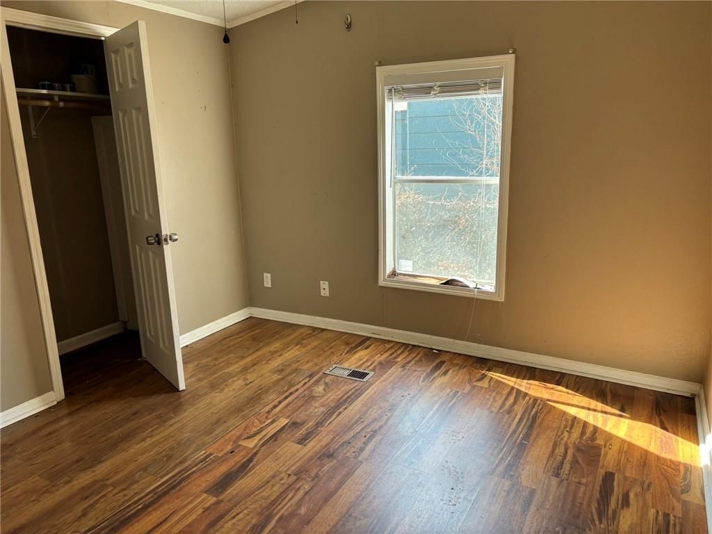 608 E 9th Street — photo 10