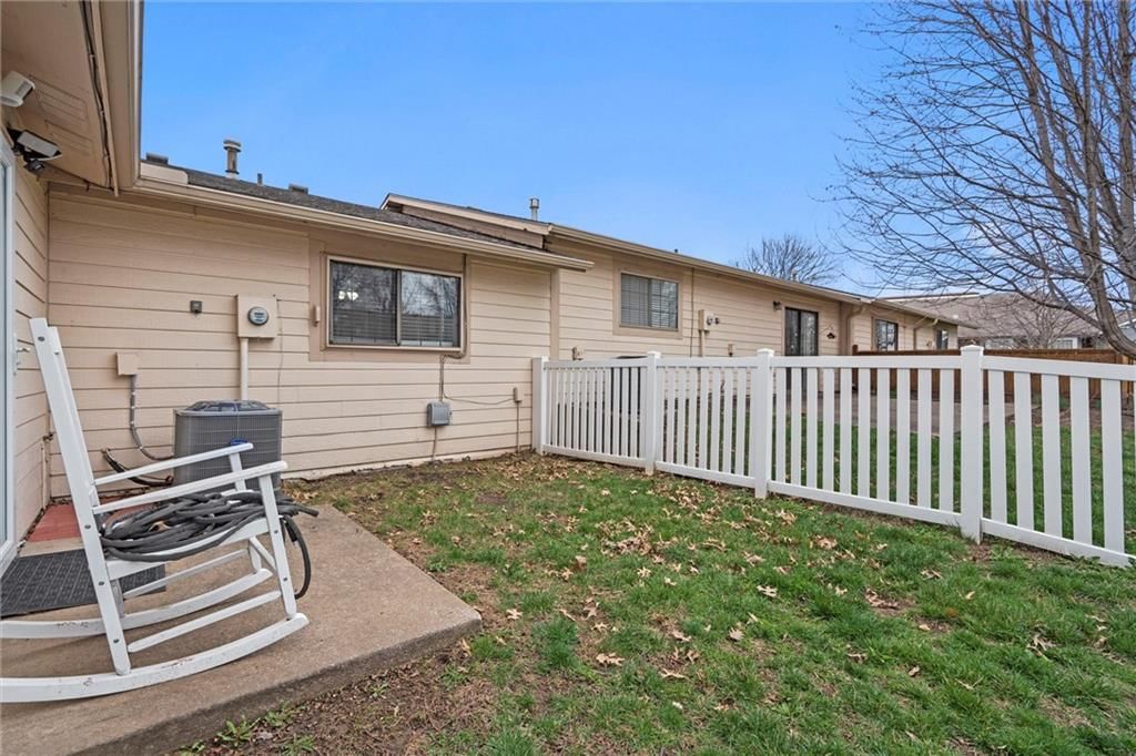 1332 W Jenkins Boulevard — photo 23