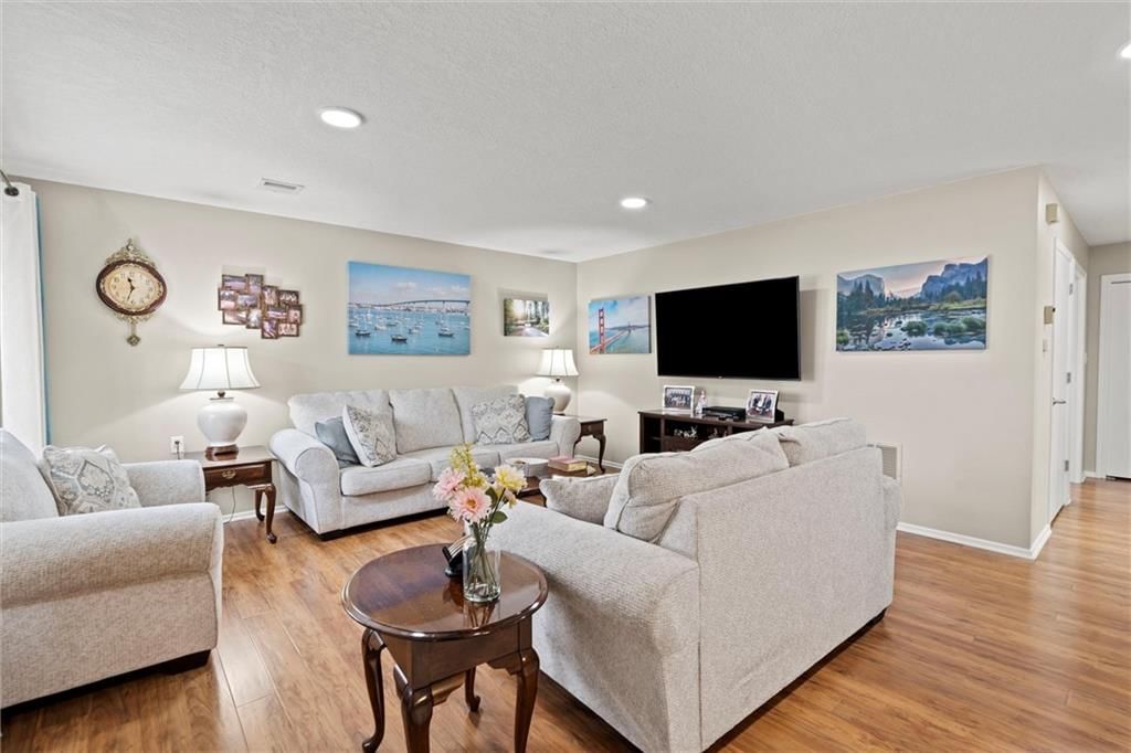 1332 W Jenkins Boulevard — photo 4