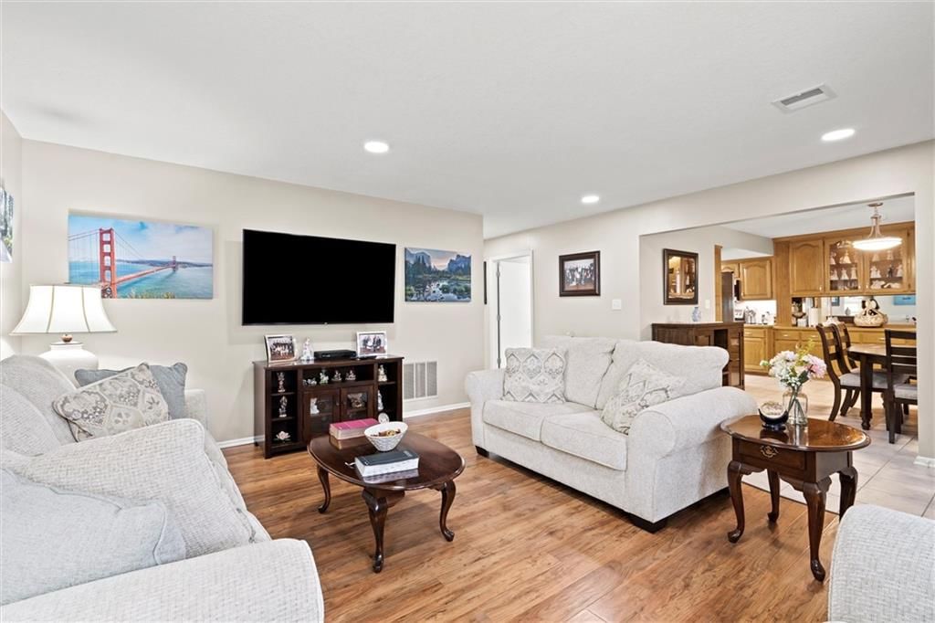 1332 W Jenkins Boulevard — photo 5