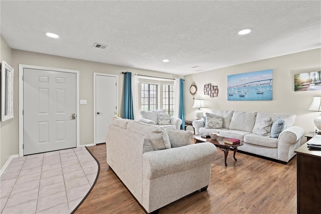 1332 W Jenkins Boulevard — photo 6