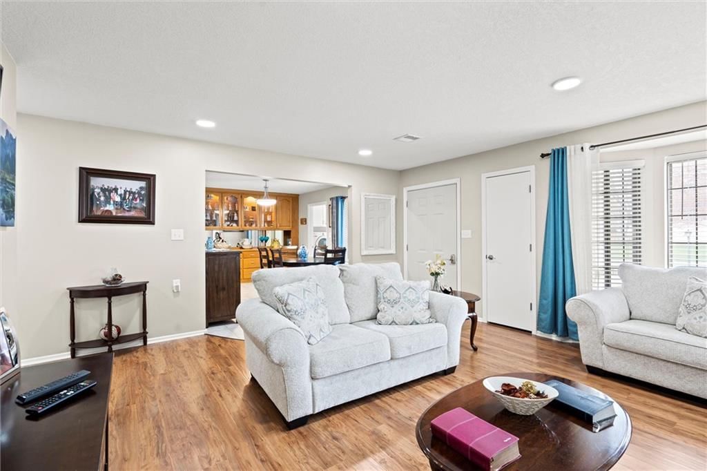 1332 W Jenkins Boulevard — photo 7