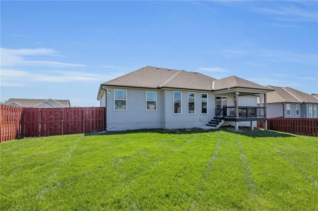 900 NW Lindenwood Drive — photo 31
