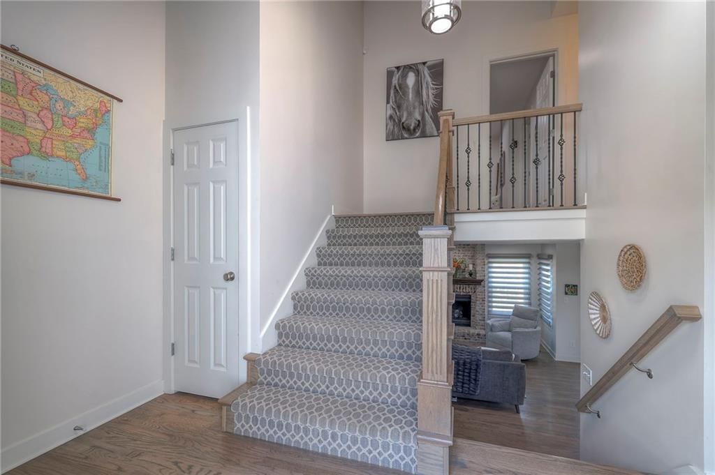 264 NE Edgewater Drive — photo 2