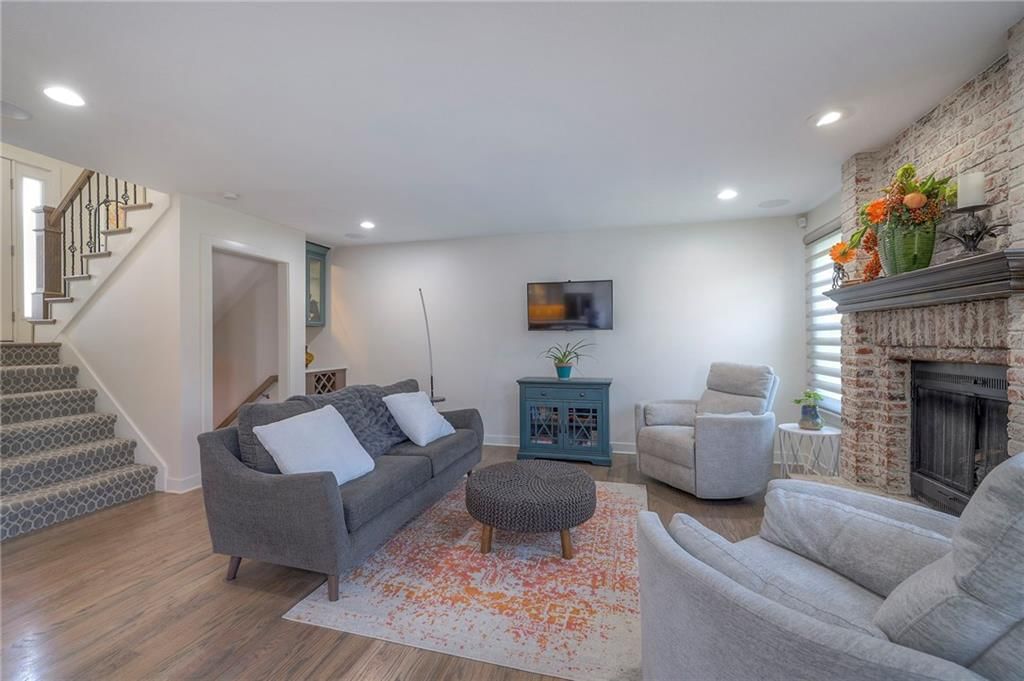 264 NE Edgewater Drive — photo 6