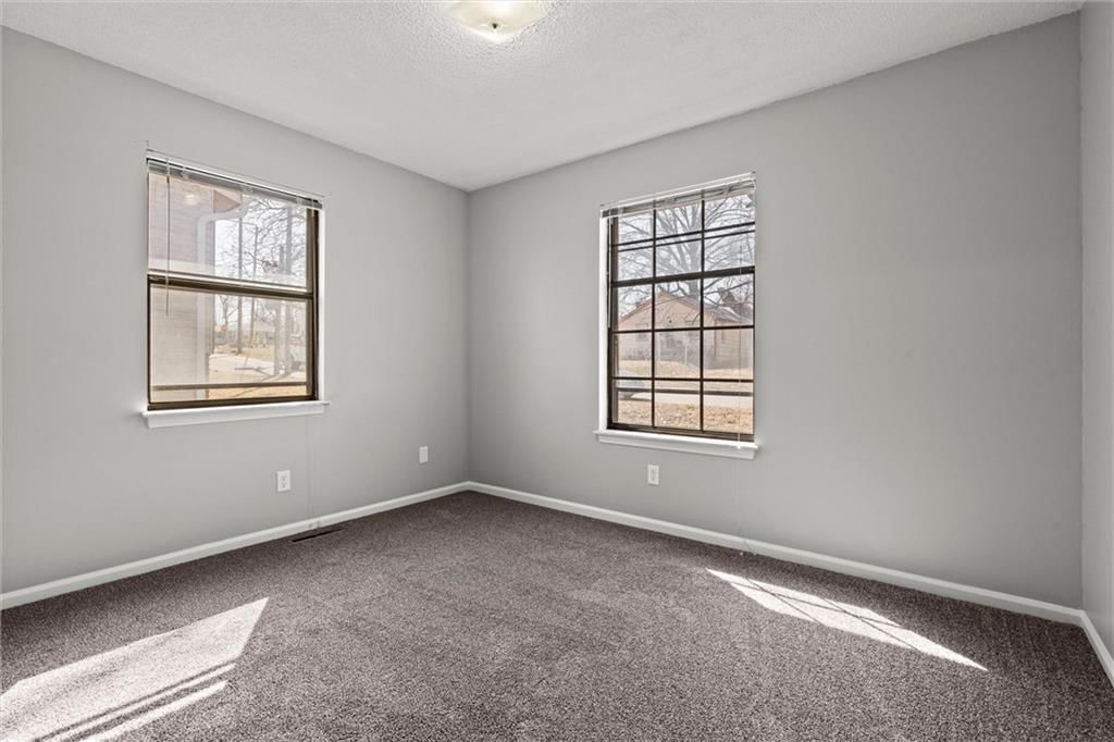 217-219 Emerson Avenue — photo 15