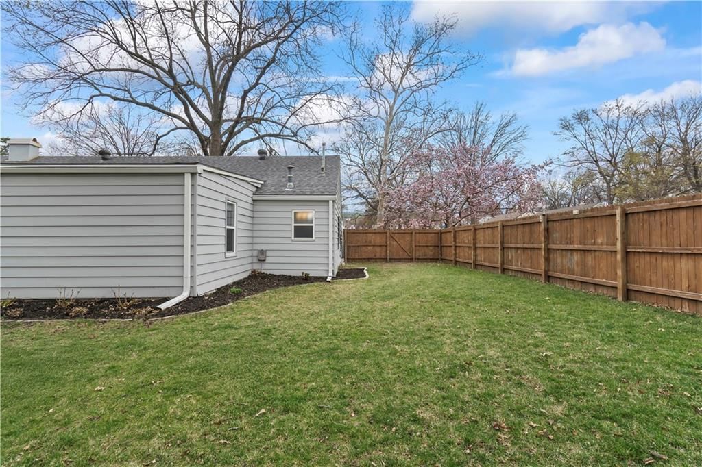 7537 Booth Drive — photo 42