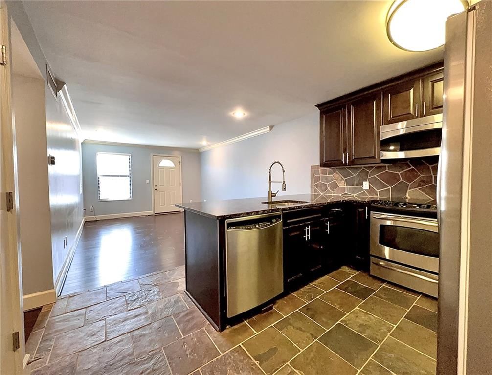920 Washington Street — photo 7