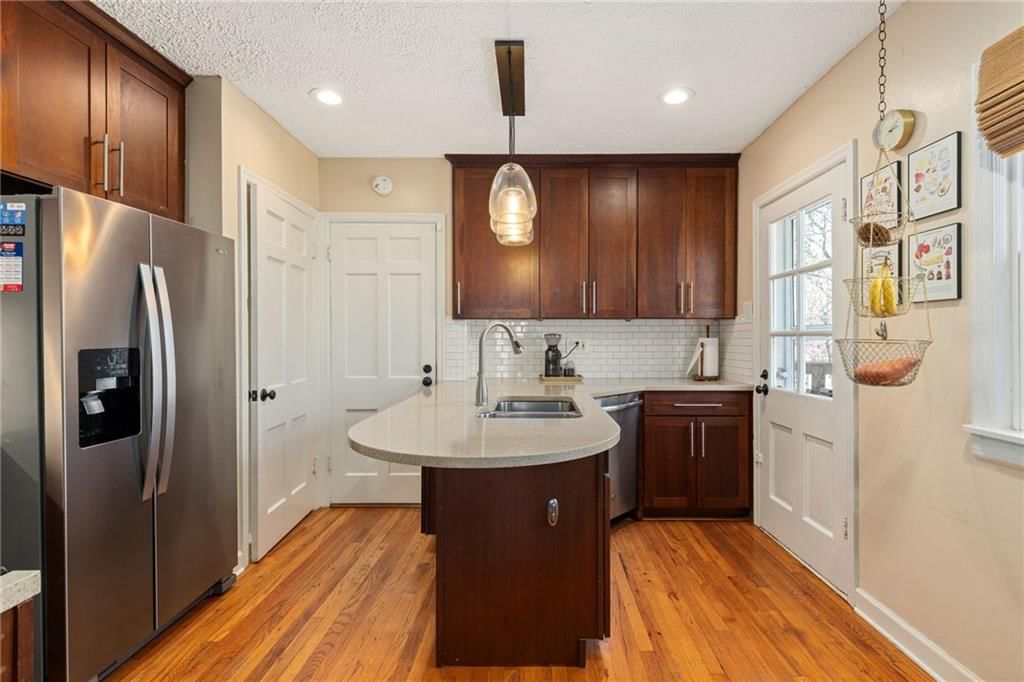 616 E 70th Street — photo 11
