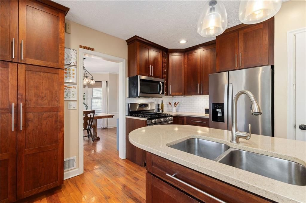 616 E 70th Street — photo 13