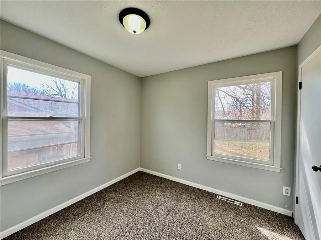 208 N Jennings Road — photo 13