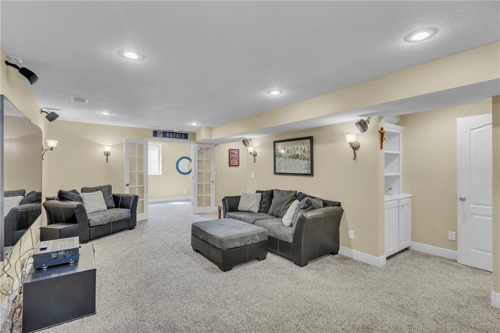 18517 Butternut Street — photo 13
