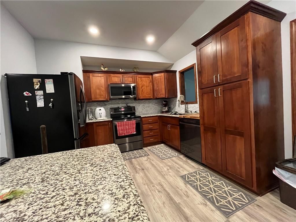 202 W 2nd Street — photo 13