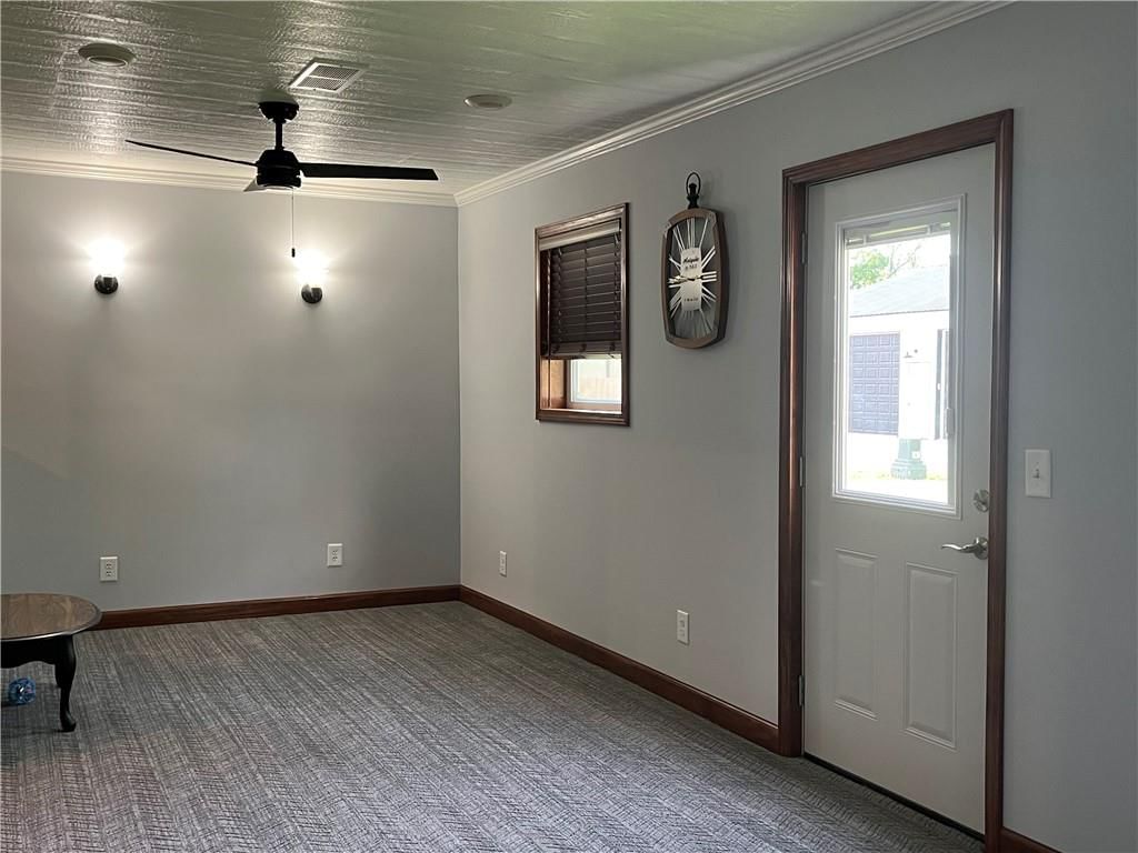 202 W 2nd Street — photo 18