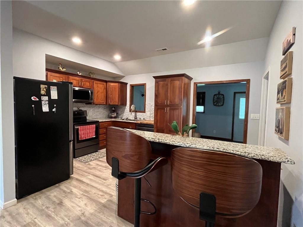 202 W 2nd Street — photo 10