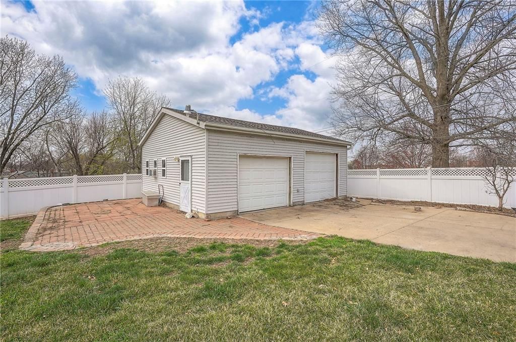 6606 NW Hilldale Drive — photo 32