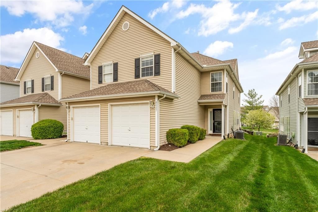8027 N Elmwood Avenue, Kansas City, MO